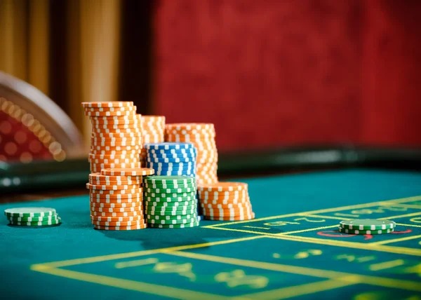 Mobile blackjack table with betting options and balance display